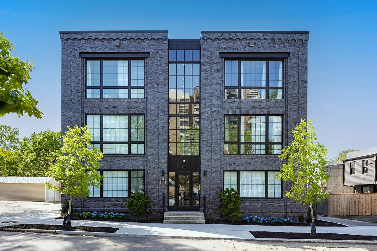 Building Photo - 111 W 28th St #104