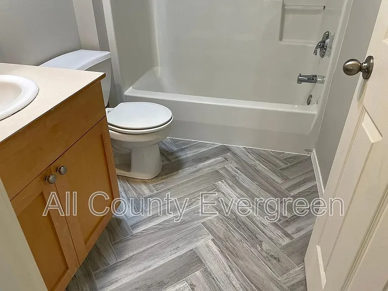 828 Broadway Ave #A — Photo 5
