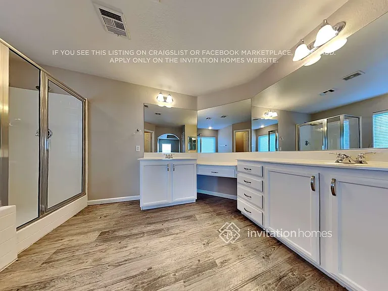 255 Palmarosa St — Photo 12