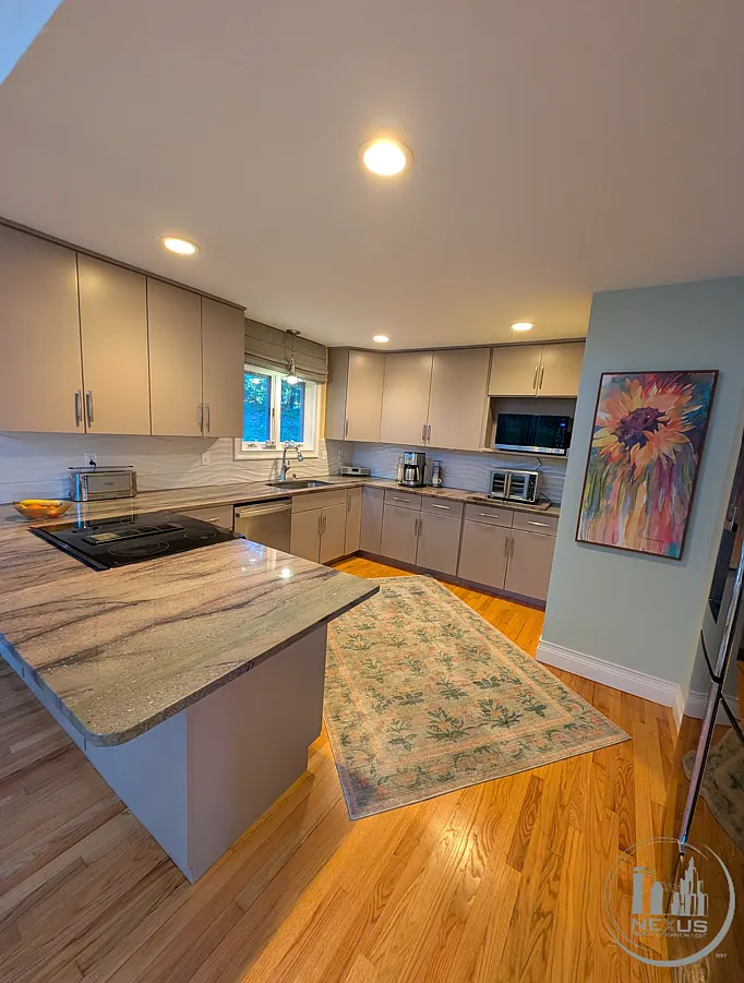 4 bed, 2.5 bath, 4500 sqft, $6,000 — Photo 1