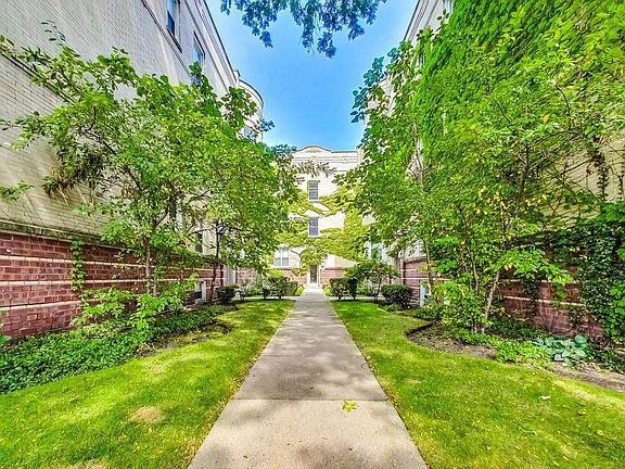 3rd image of 1434 W Carmen Ave APT 3