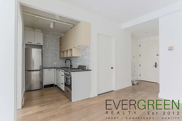 Rented by Evergreen Apartments BK | media 11