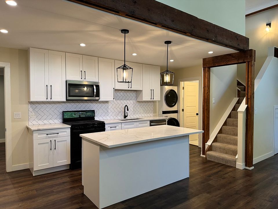 Fully renovated large kitchen