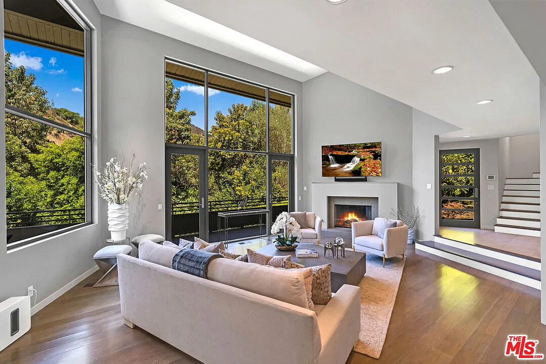 4 bed, 3.0 bath, 2943 sqft, $10,000 — Photo 3