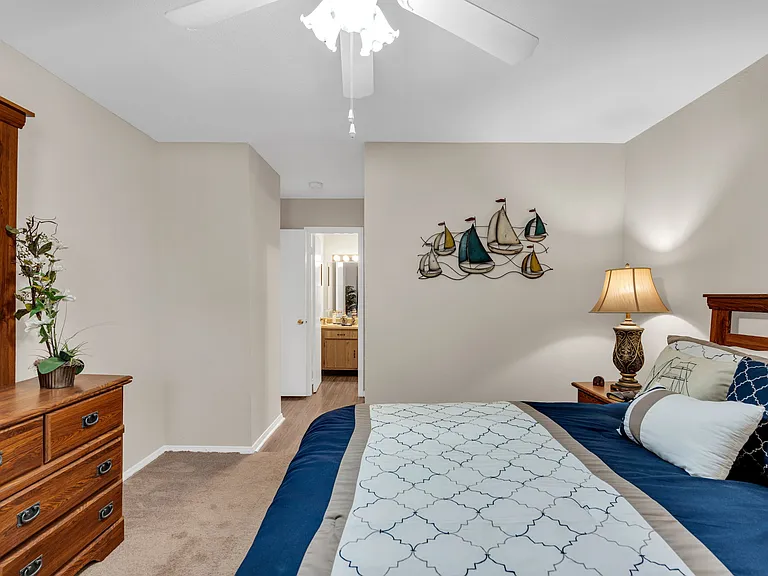 Sunlake Apartments — Photo 34