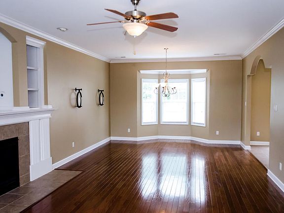 3rd image of 1504 Crescent Oaks Ln