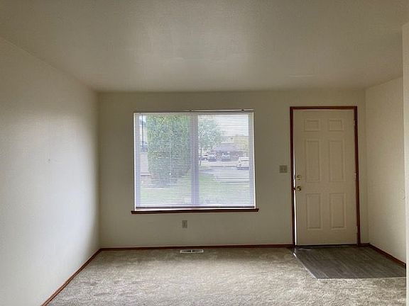 4th image of 203 Munro St #A