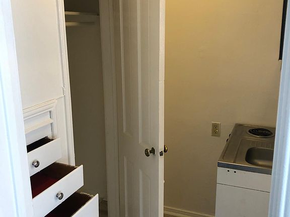 4th image of 1331 N Alta Vista Blvd