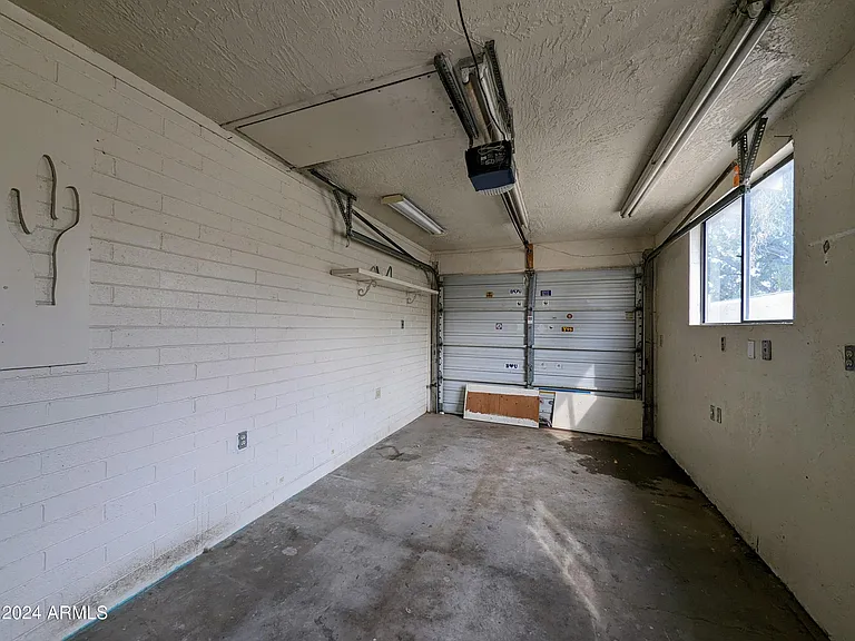 6036 N 31st Dr — Photo 22