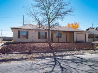 925 Spur Rd SE, Rio Rancho, NM 87124