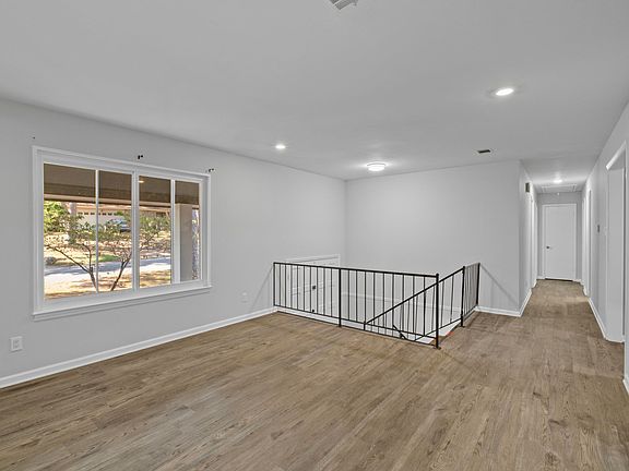 5th image of 23 Crownpoint Rd