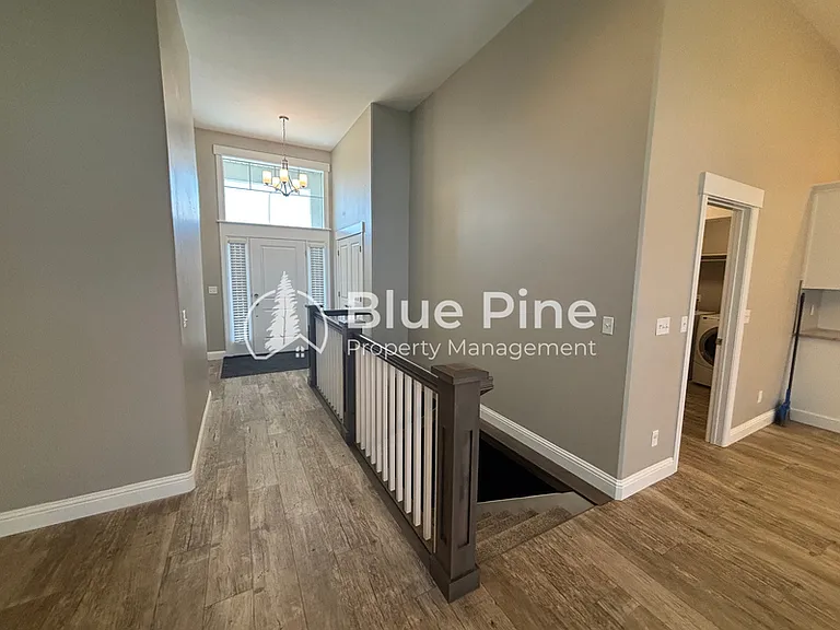 5506 Eaglewood Dr — Photo 2
