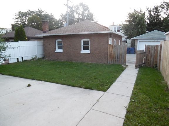 3rd image of 1903 S 49th Ct