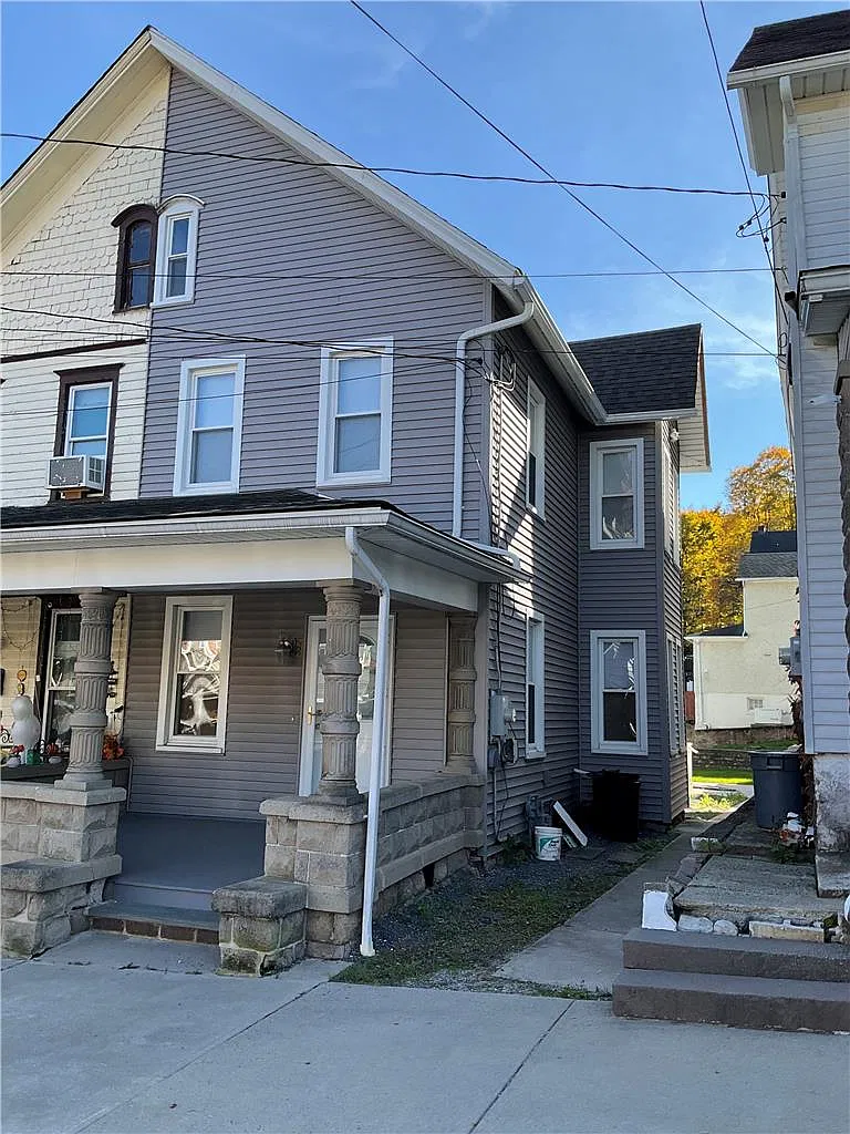 3 bed, 1.5 bath, 1408 sqft, $1,750 — Photo 1