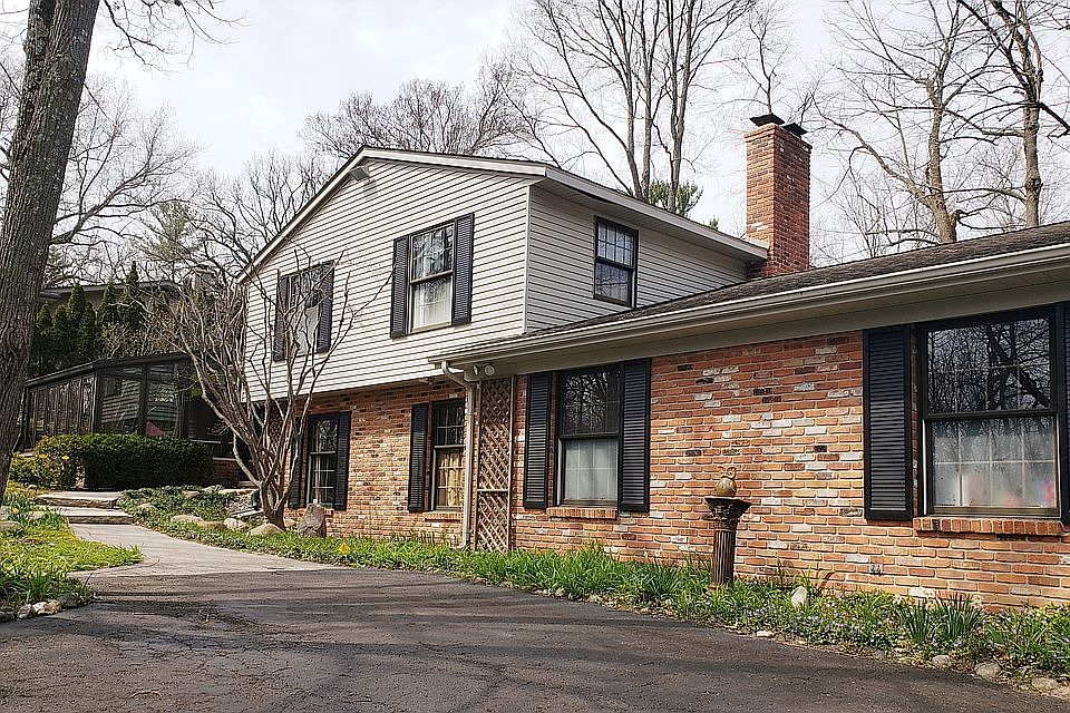 1st image of 3220 Cairncross Dr