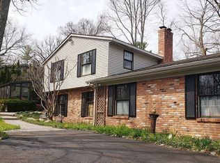 3220 Cairncross Dr, Oakland, MI 48363