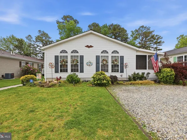 24 Sycamore Ln, Mays Landing, NJ 08330