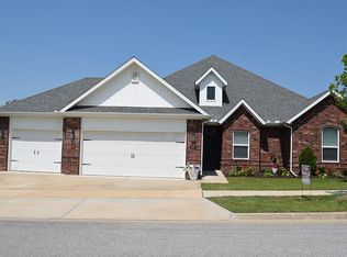 565 N Sabine Pass Rd, Fayetteville, AR 72704