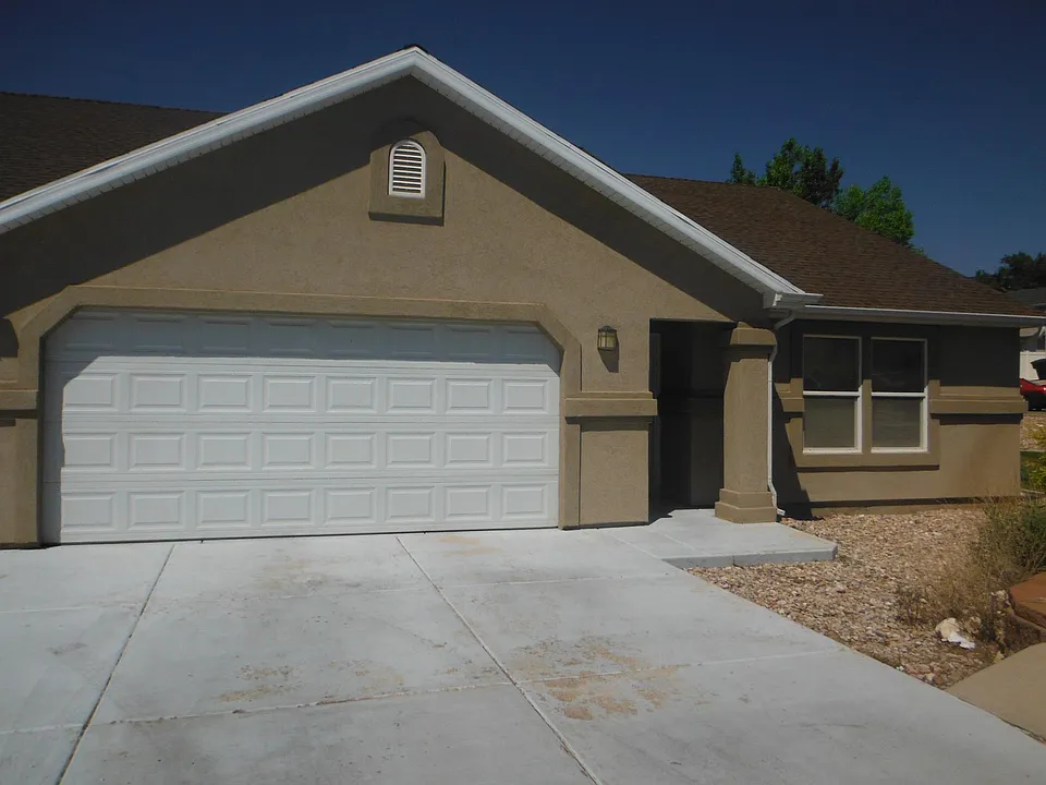 2041 N Chandler Dr #1