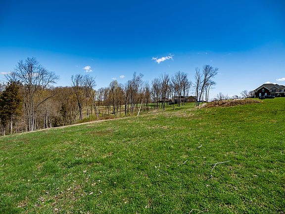 3rd image of 8 Schweitzer Ct