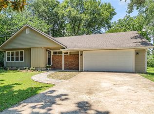2325 N Gooseberry Ln, Fayetteville, AR 72704