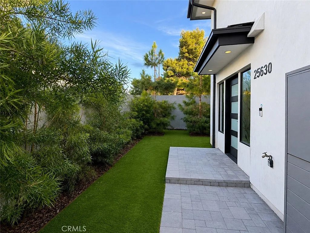 2 bed, 2.5 bath, 1100 sqft, $3,950 — Photo 4