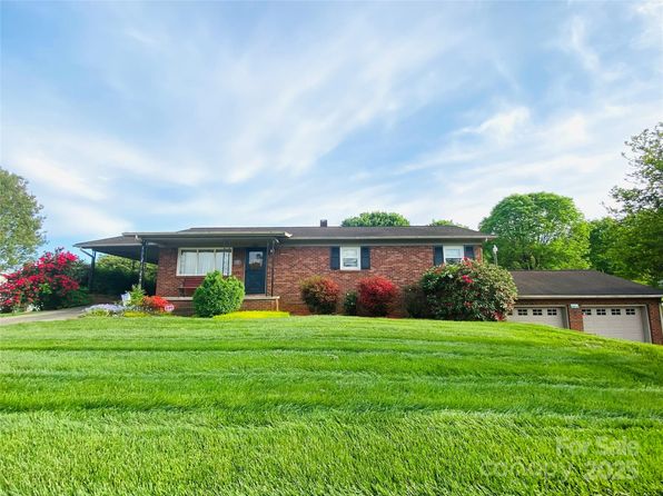 1515 Fairway Acres Rd, Lenoir, NC 28645