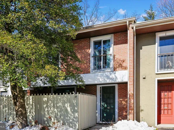 28 Bouton Green Ct, Baltimore, MD 21210