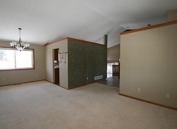 5th image of 6093 Kahler Dr NE