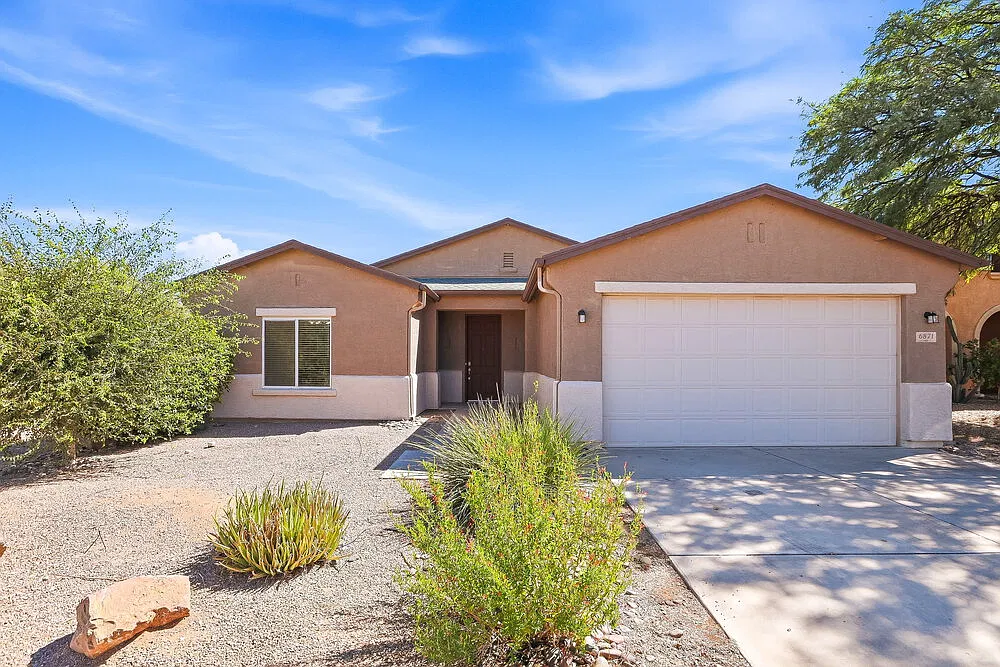 4 bed, 2.0 bath, 2045 sqft, $1,940 — Photo 1
