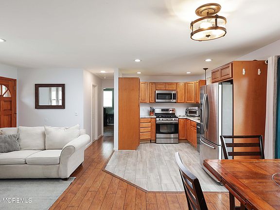 5th image of 36 Bay Laurel Drive