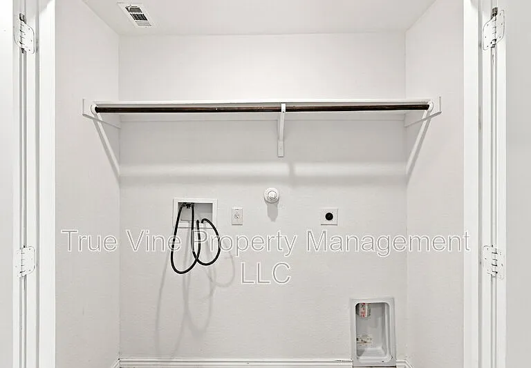 2906 Millikan Dr — Photo 28