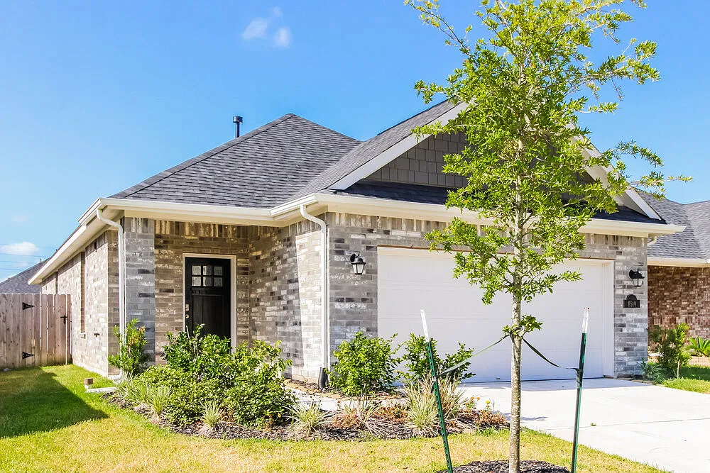 3 bed, 2.0 bath, 1653 sqft, $2,155 — Photo 3