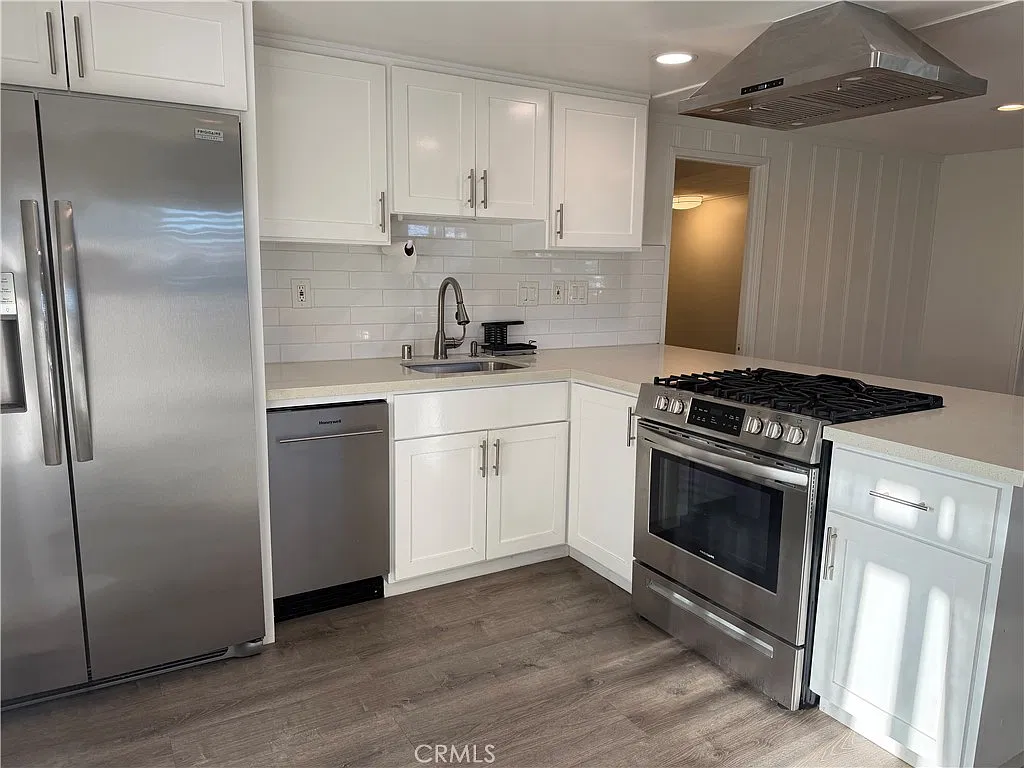 1 bed, 448 sqft, $3,200 — Photo 3