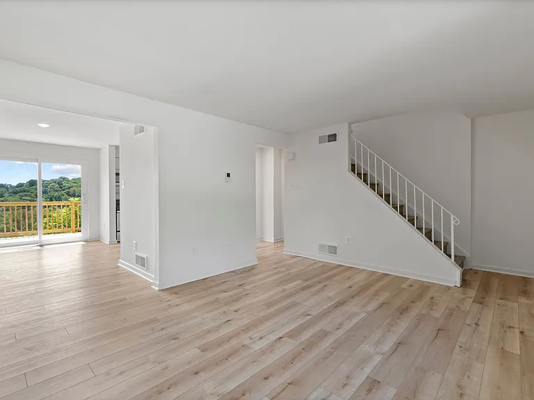 2055 Luehm Ave — Photo 3