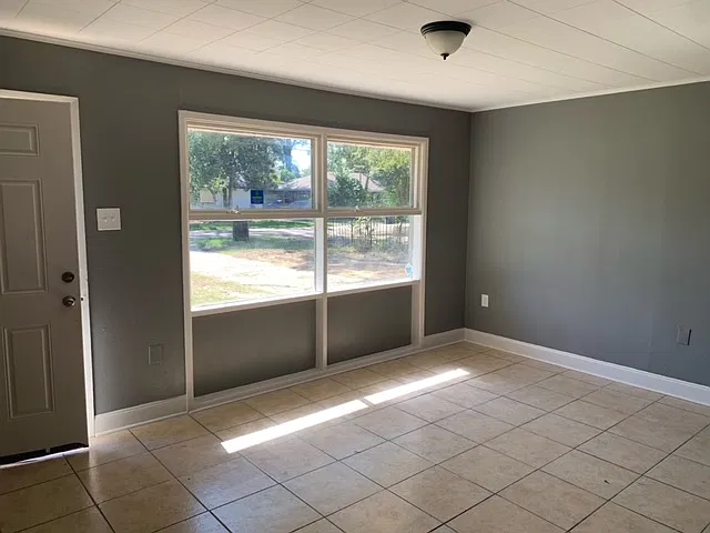 5 bed, 1900 sqft, $1,900 — Photo 4
