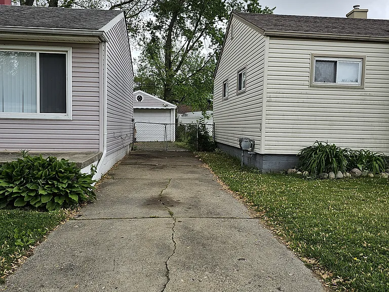 528 E Dallas Ave — Photo 23