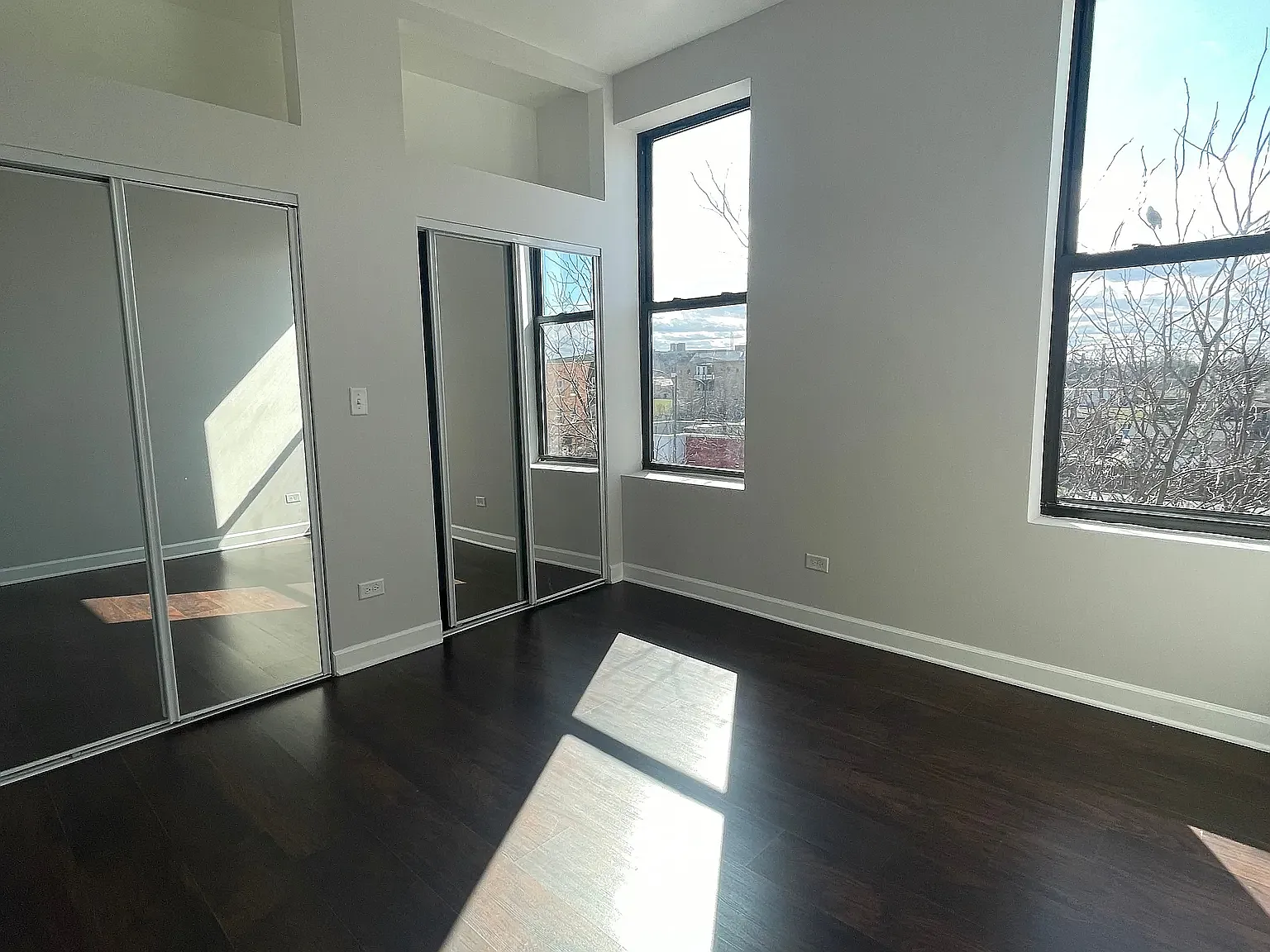 2 bed, 1000 sqft, $1,900 — Photo 1