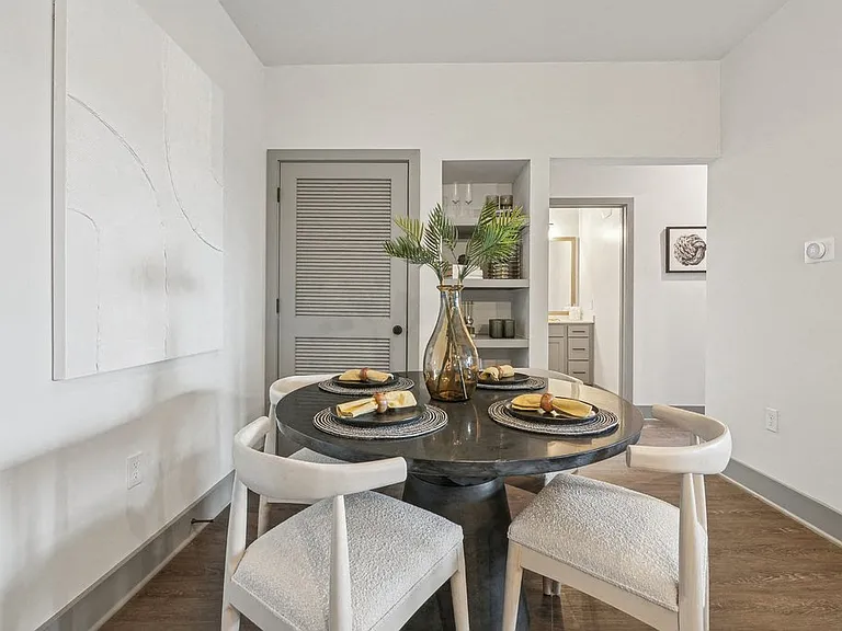 Inkwell on Grandview — Photo 94