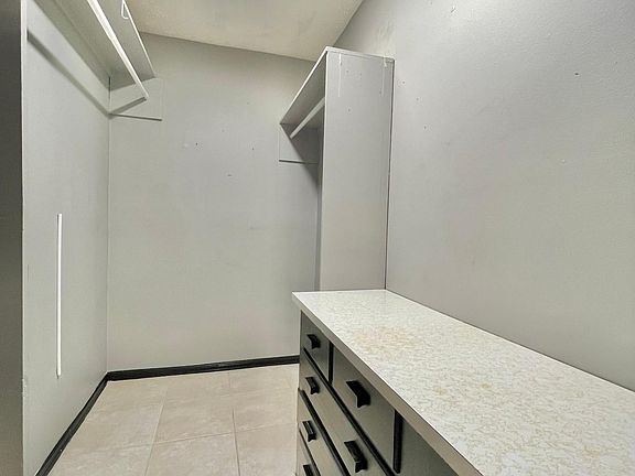 5th image of 184 Old Park Ave APT 28