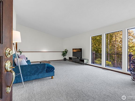 3rd image of 104 McMenomy Drive