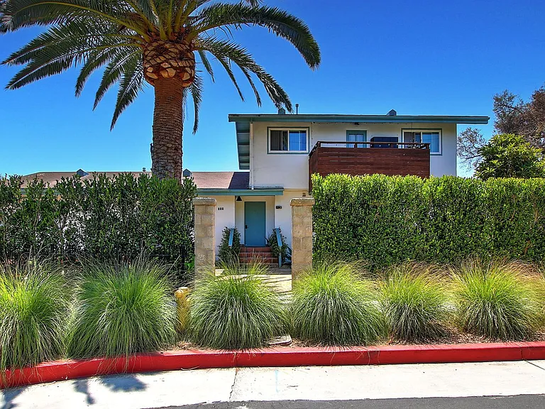 130 S Soledad St — Photo 3