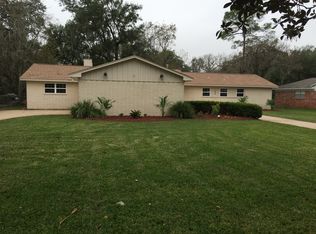 232 Forest Dr, Lake Jackson, TX 77566