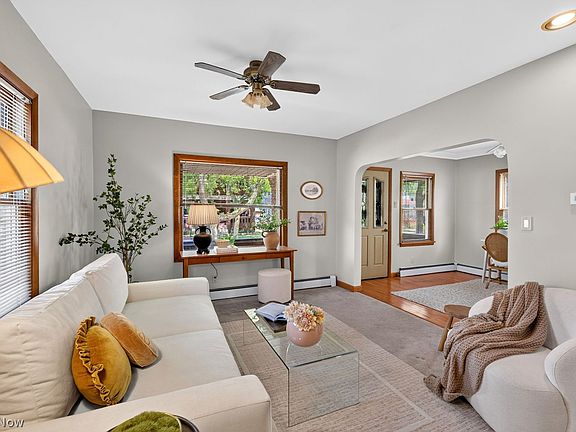 5th image of 2052 Halstead Ave