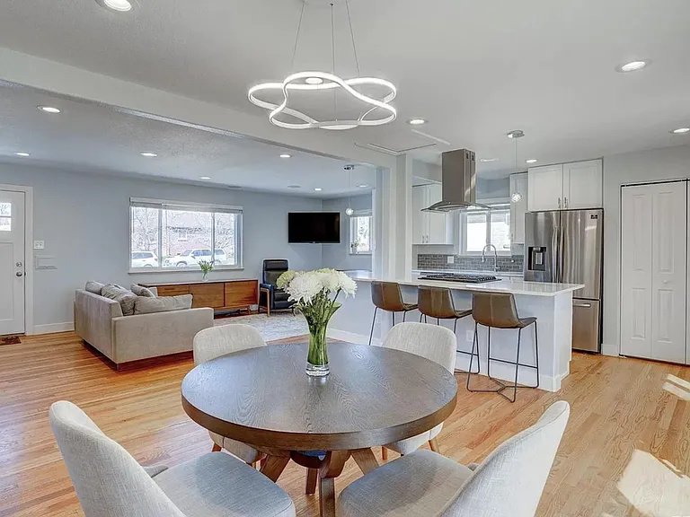 4044 W 77th Pl — Photo 12