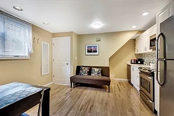 2 bed, 710 sqft, $3,800 — Photo 2