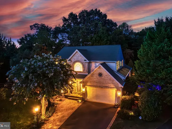 20888 Nerine Ct, Sterling, VA 20165