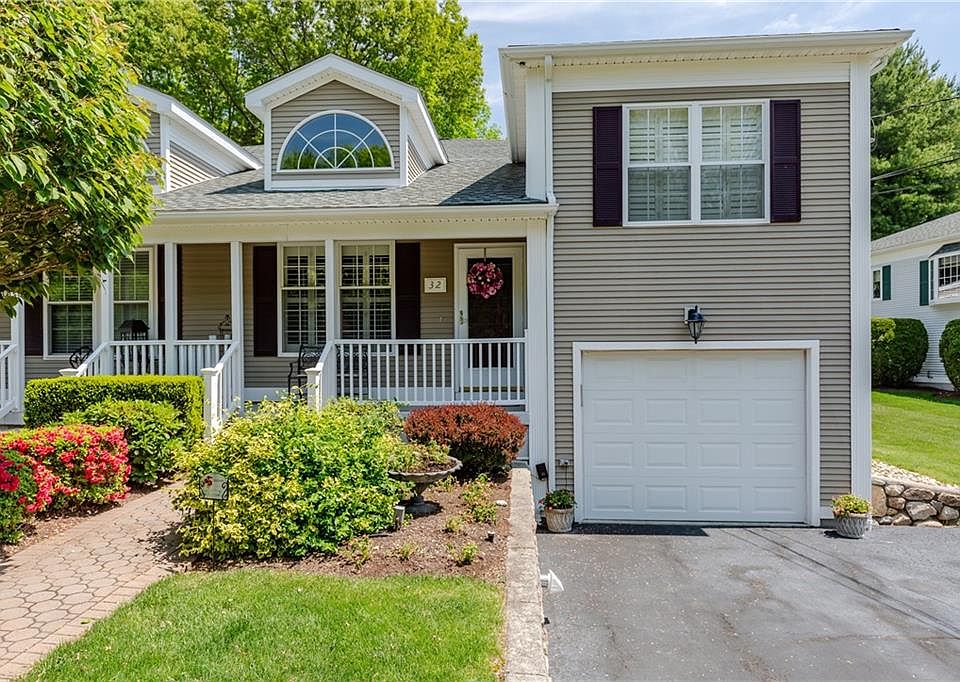 1st image of 32 Orchard Meadows Dr