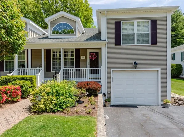 32 Orchard Meadows Dr, Smithfield, RI 02917