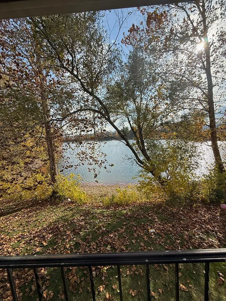 19 Lakeshore Drive Apt 10 - 19-4 — Photo 1